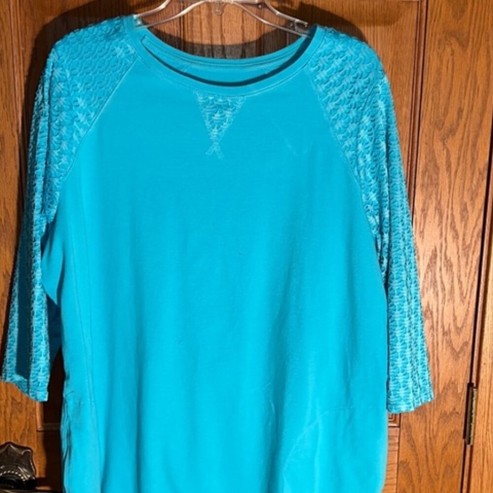 Lacey fabric covers sleeves